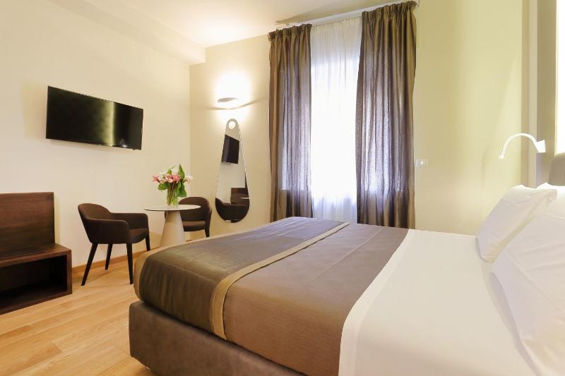 Standard Double Room image 3