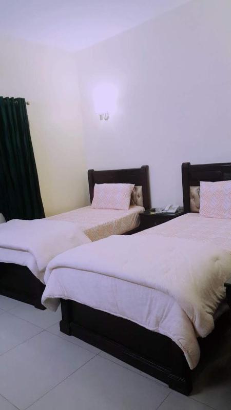 Deluxe Twin Room image 4