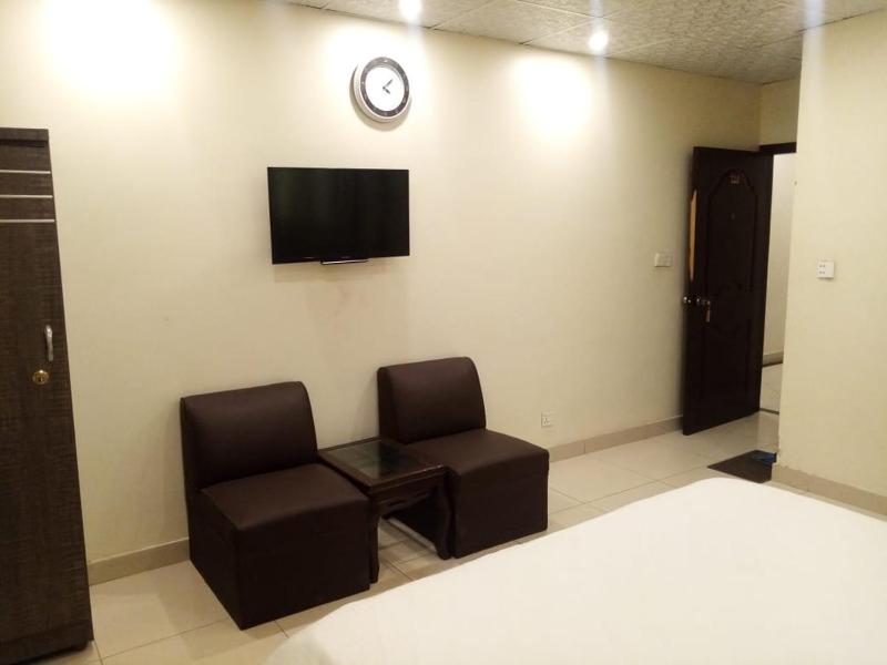 Single Room image 3