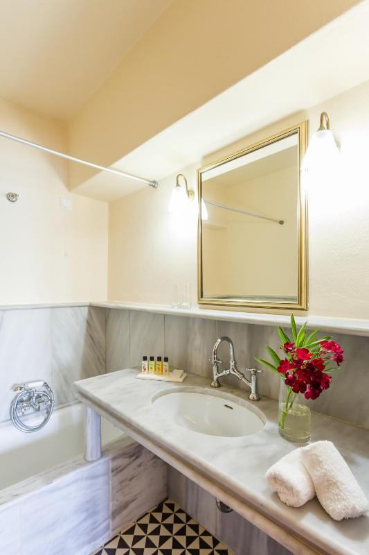 Suite Apartment with Sea View image 2