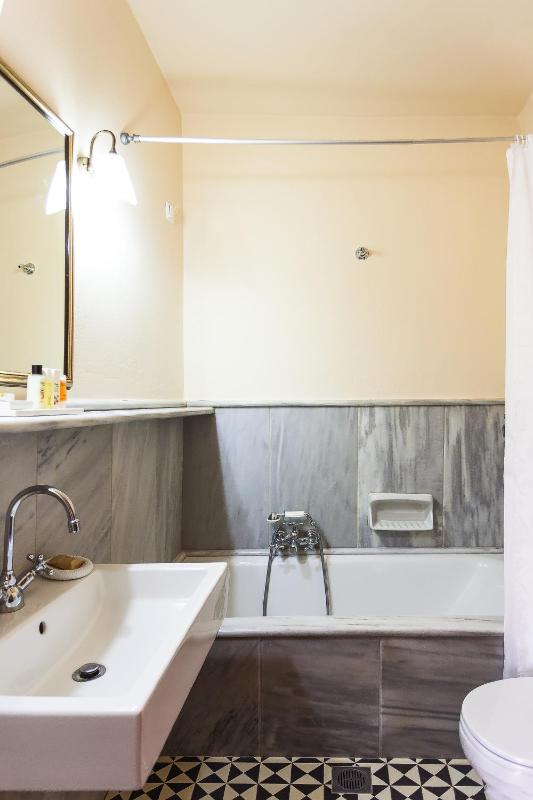 Suite Apartment with City View image 2