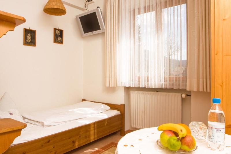 Double Room with Balcony image 3