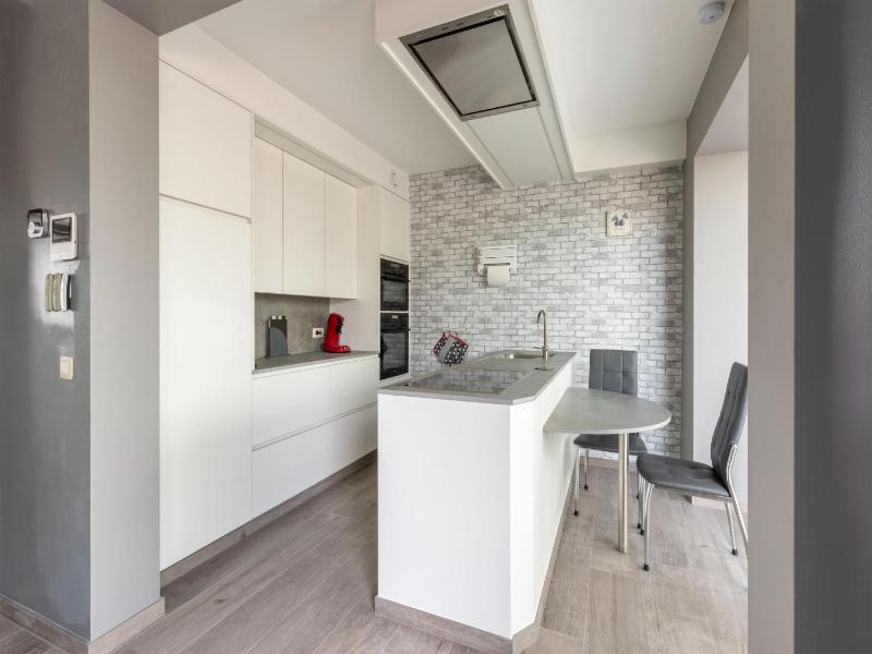 Modern Villa w Private Yard - image 22