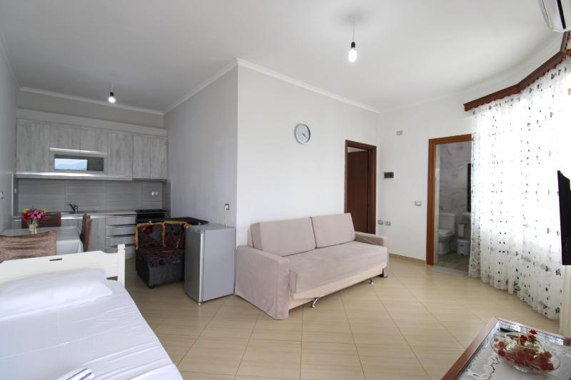 Garden Vila Ermali - image 11