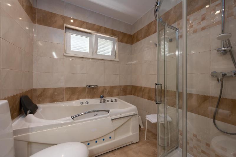 Villa Sveti Petar - with heated pool and outdoor jacuzzi - image 39