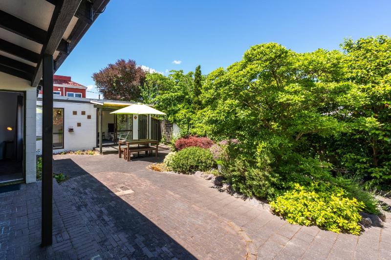 Elegant Townhouse - image 28