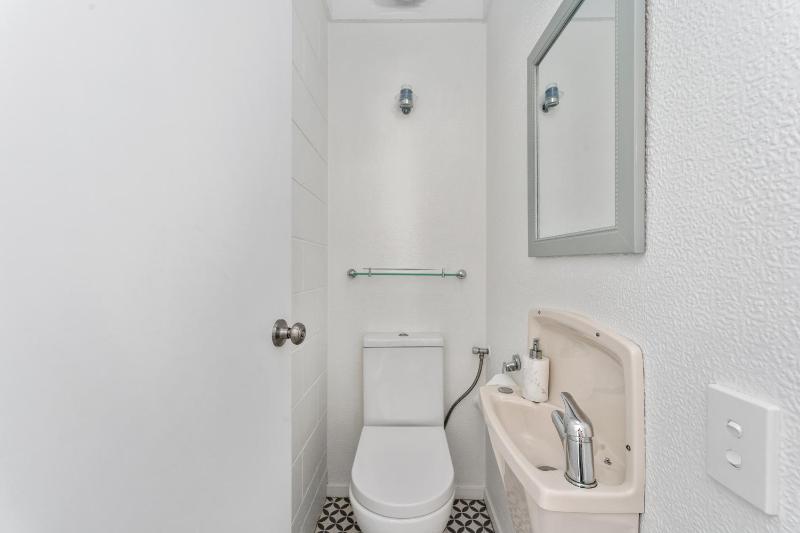 Elegant Townhouse - image 25