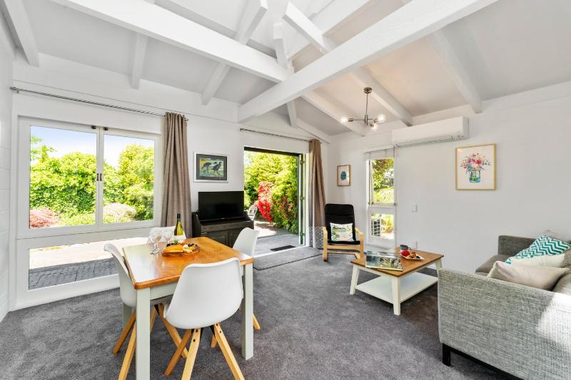 Elegant Townhouse - image 29