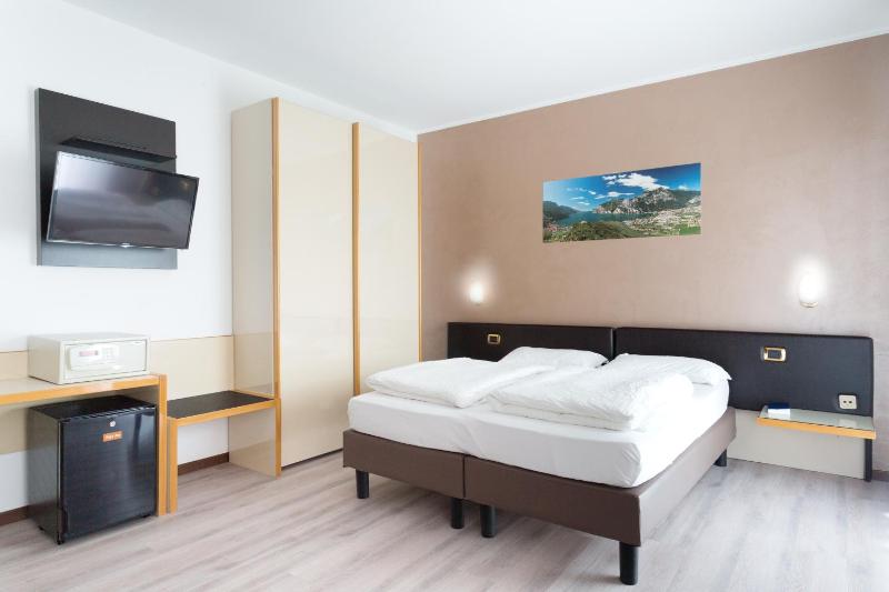 Comfort Double Room with Balcony image 1