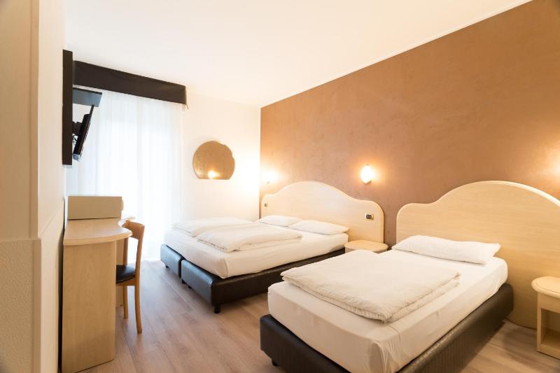 Standard Triple Room with Balcony image 3