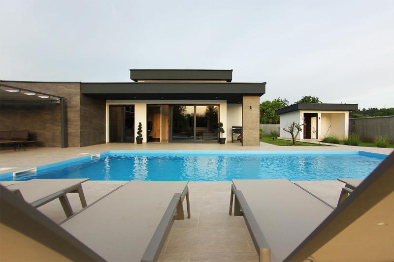 Villa LUSSO - image 1