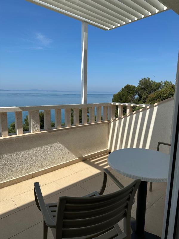 Double Room with Balcony (No kitchen) image 3
