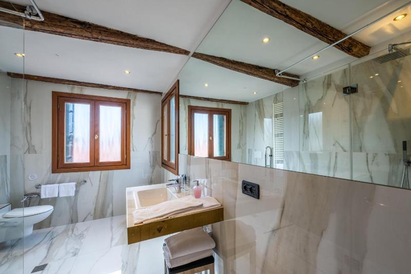 Junior Suite with San Marco Bell Tower View  image 1