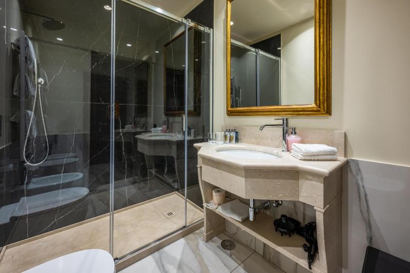 Superior Double or Twin Room image 3