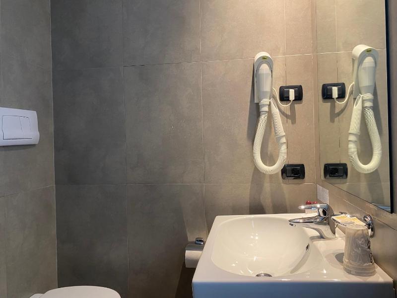 Economy Double or Twin Room image 2