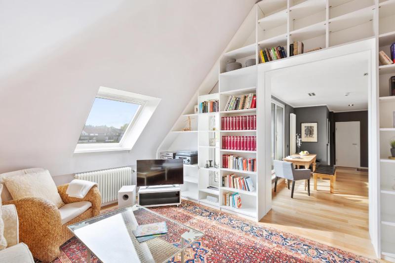 Studio with Balcony image 3