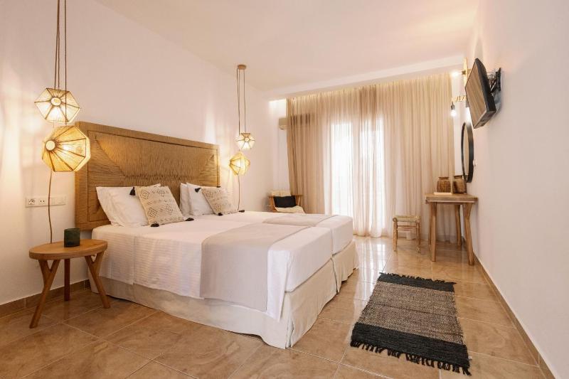 Classic Double Room with Sea View image 4