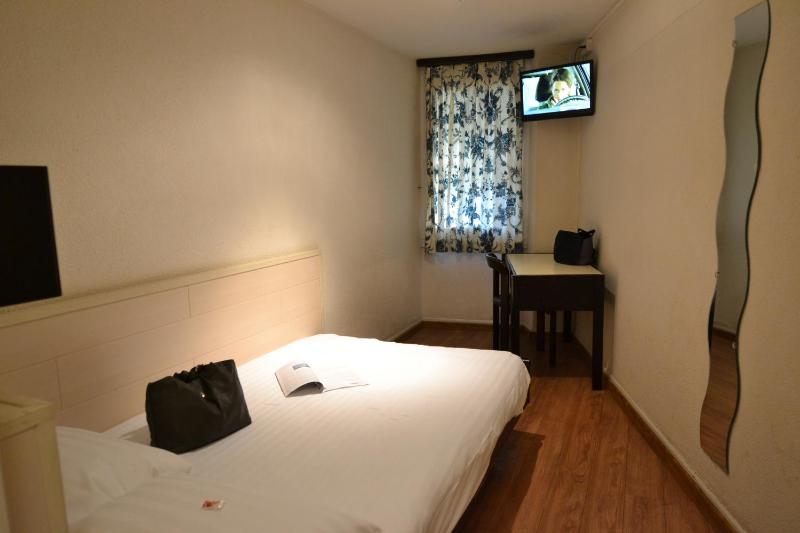 Double Room with Shared Bathroom image 2