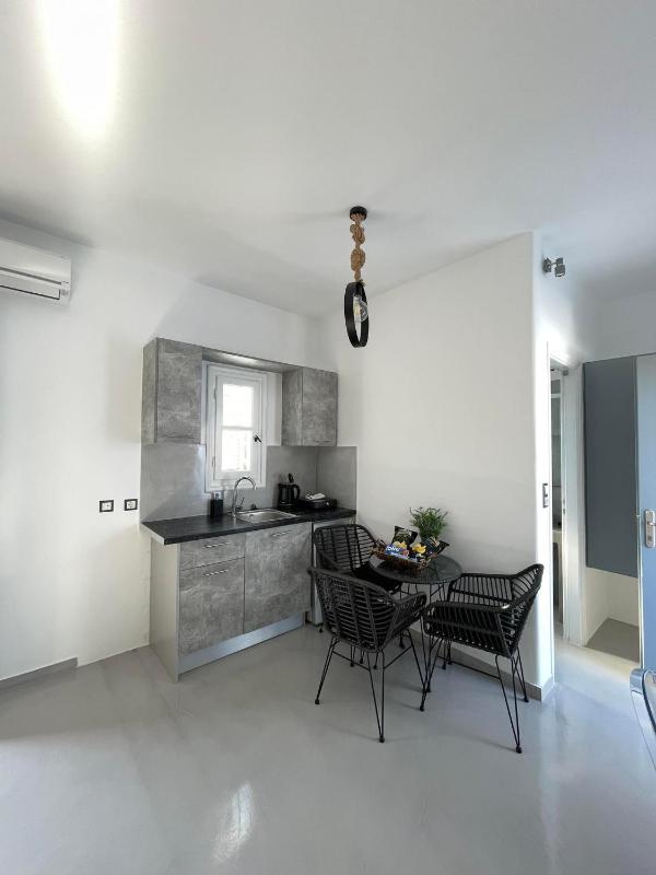 Superior Triple Room image 2