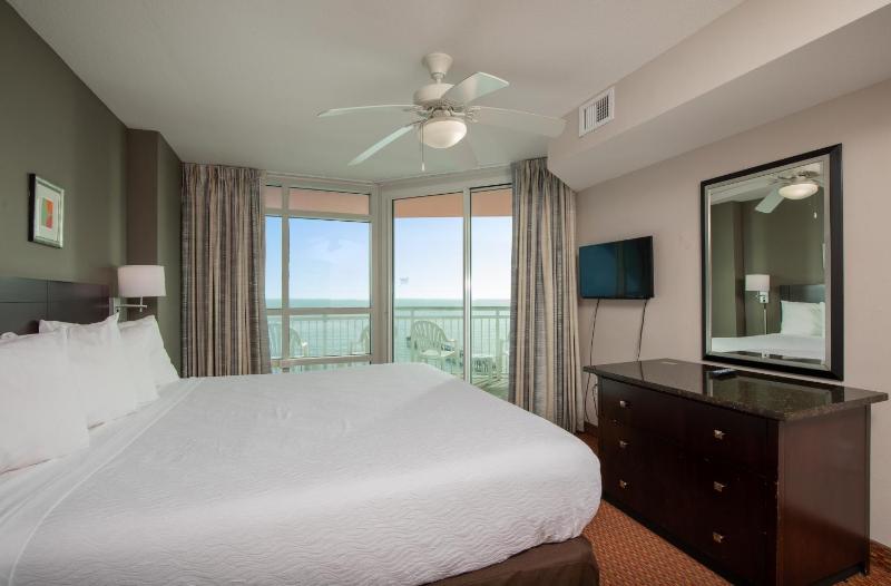 Two-Bedroom Suite with Ocean View image 3
