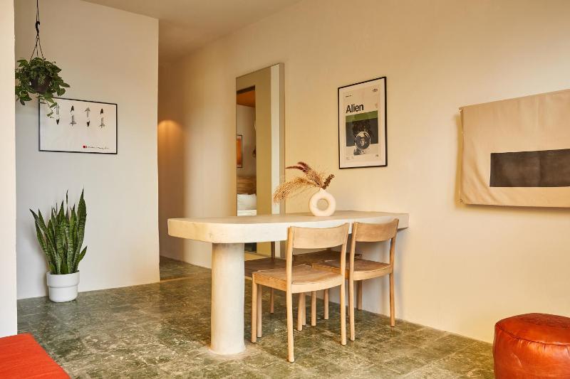 Deluxe Apartment image 2