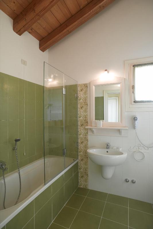 Double Room image 3