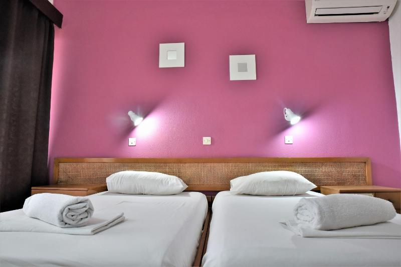 Twin Room image 1