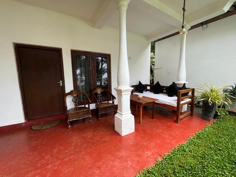 Beach House Kalukatiya - Family Villa Seaview Room Garden Room Beach Cabana - image 3