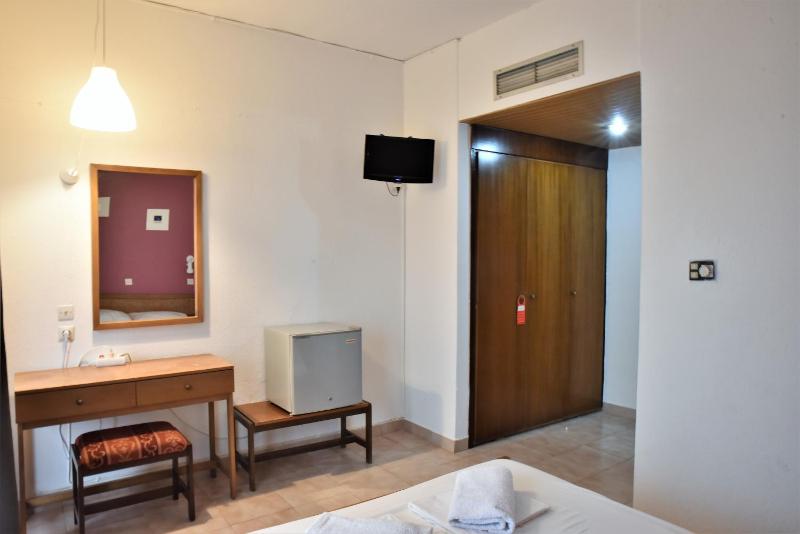 Single Room with breakfast image 2