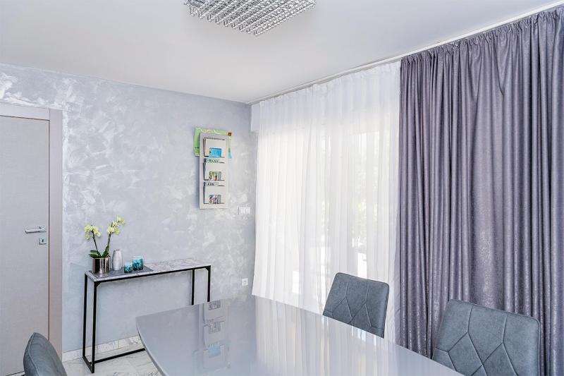 Deluxe Apartment image 2