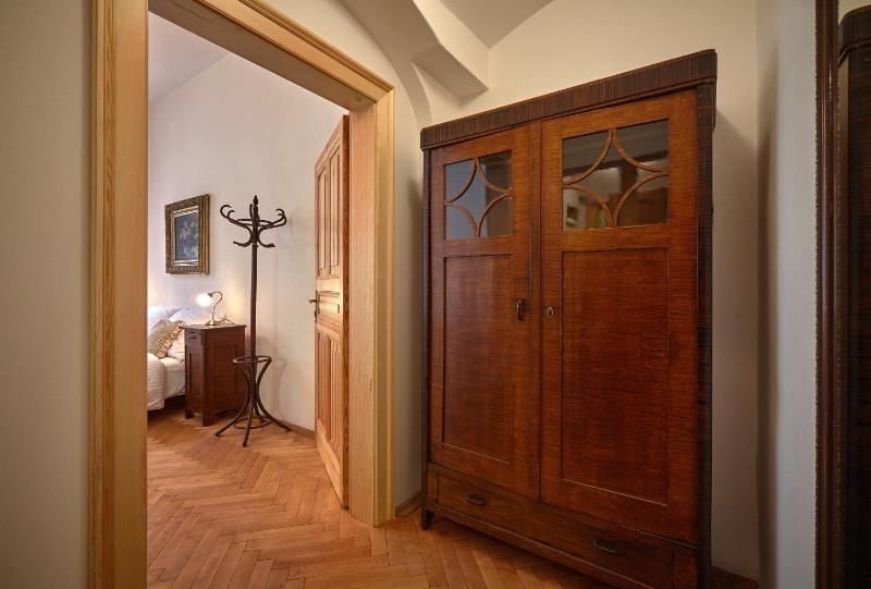 Studio Apartment with Street View image 3