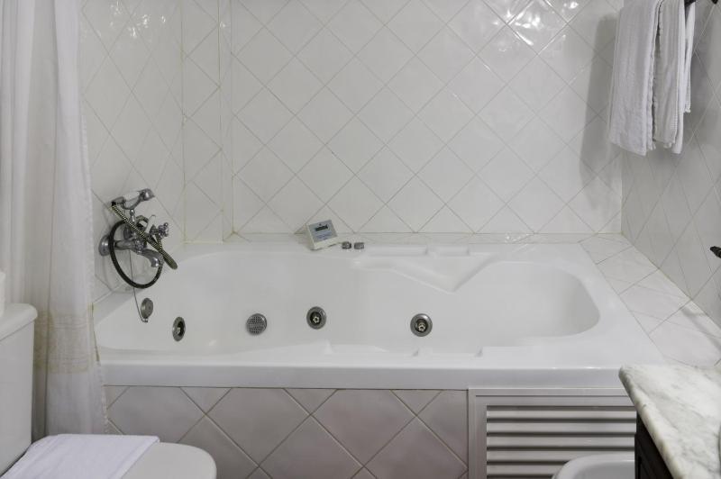 Superior Triple Room image 4