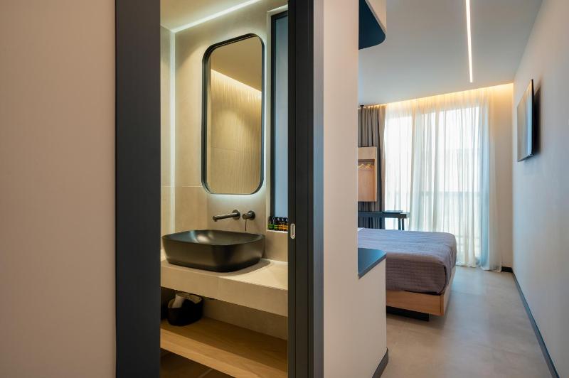 Standard Single Room image 4