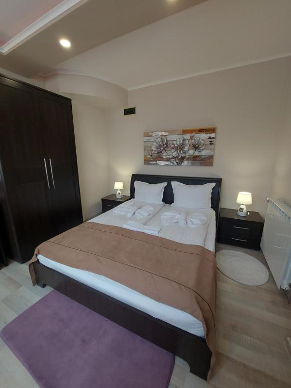 Queen Room image 4