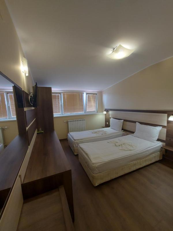 Double Room image 3