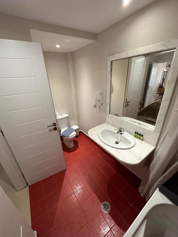 Quadruple Room image 2