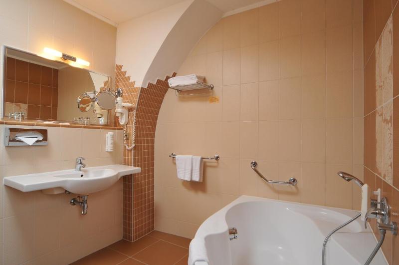 Double or Twin Room with Balcony image 2