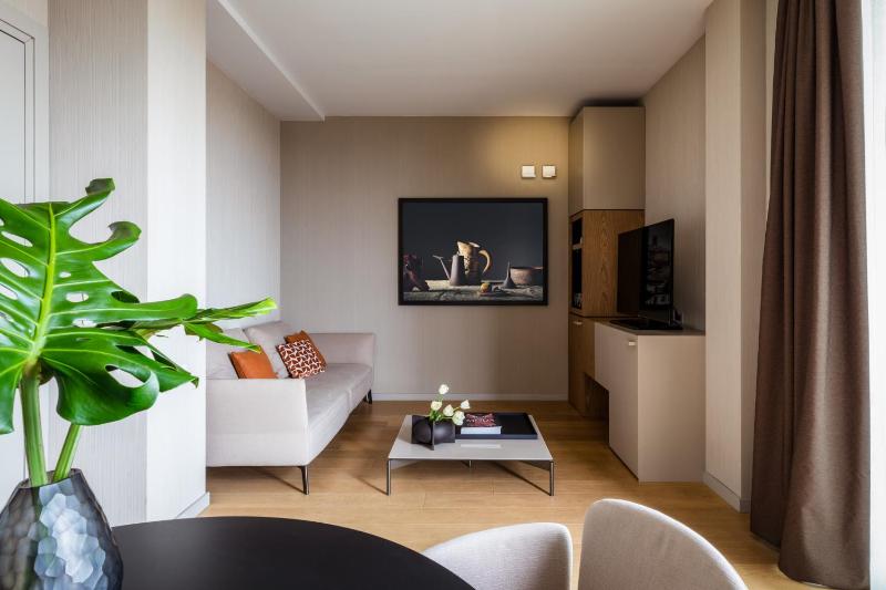 Suite Terrace with spa access image 3