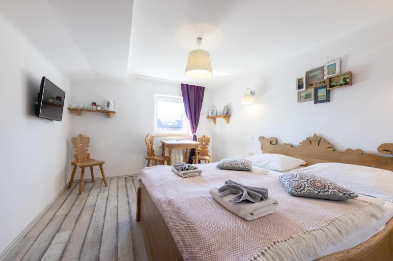 Economy Double Room image 1