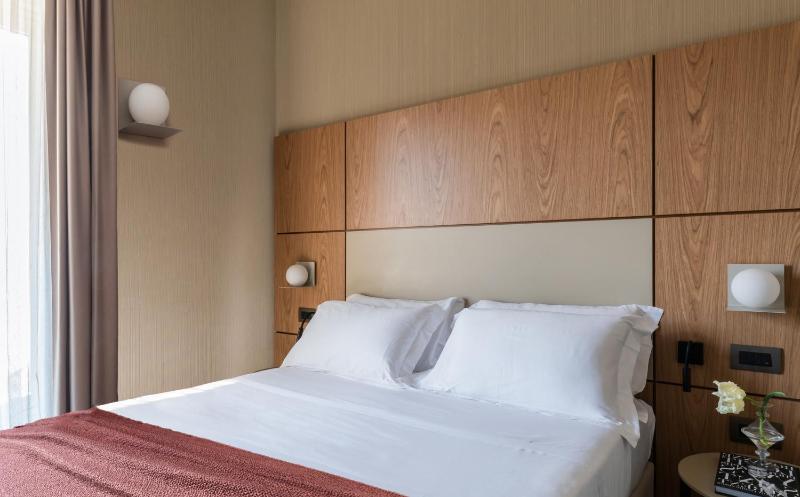 Superior Premium Queen Room image 3