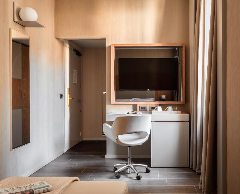 Superior Double Room image 3