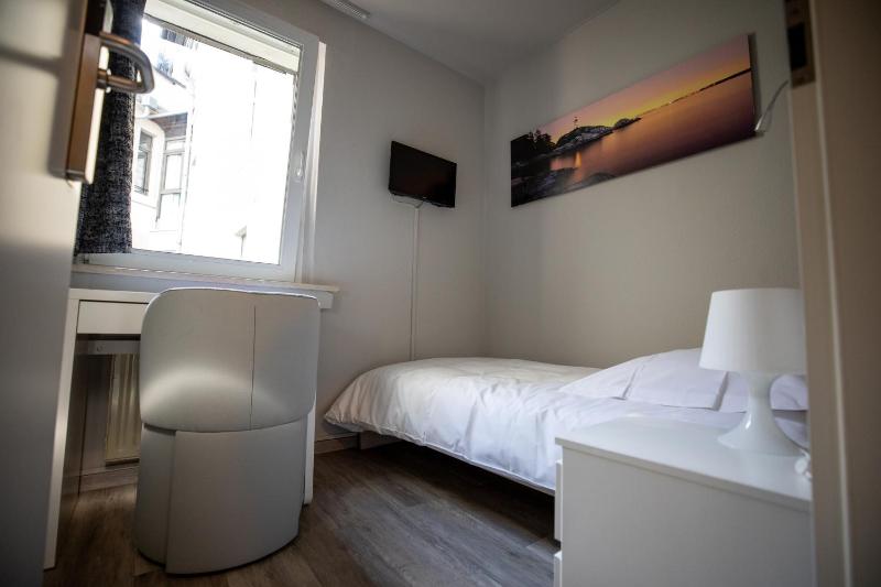 Small Single Room image 1