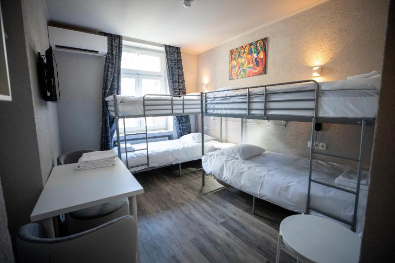 Quadruple Room with Shower image 2