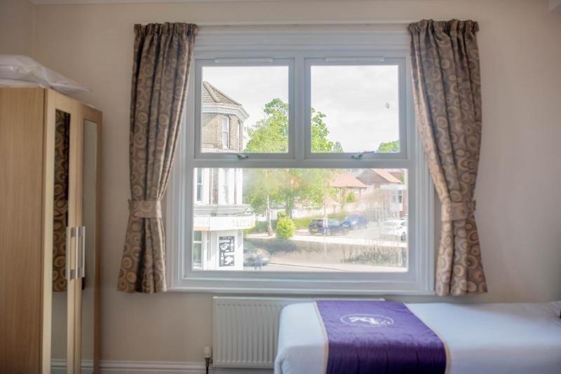 Double Room image 3