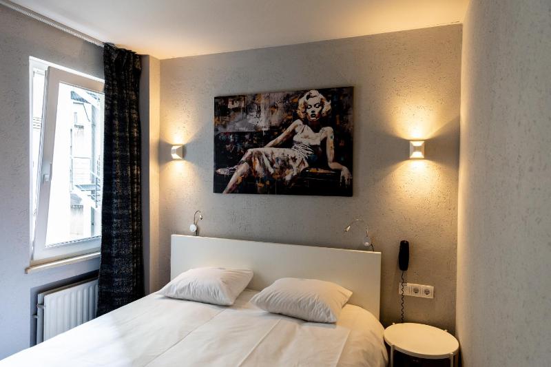 Double Room image 3