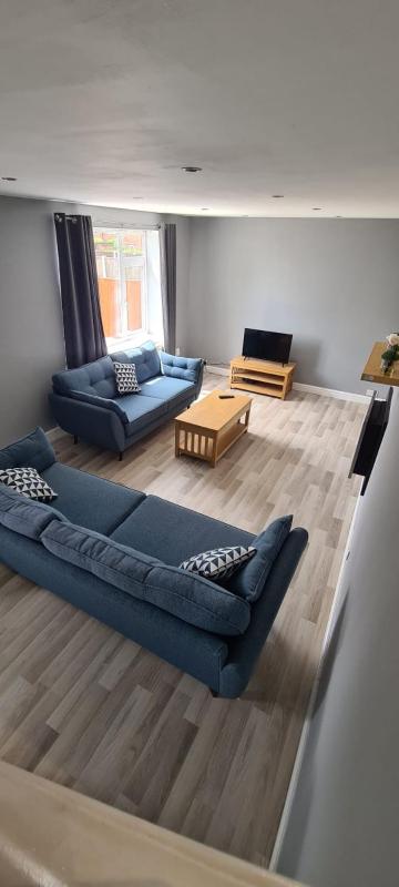 Well presented 3 Bed House- 9 Guests - Great for Leisure stays or Contractors -NG8 postcode - image 1
