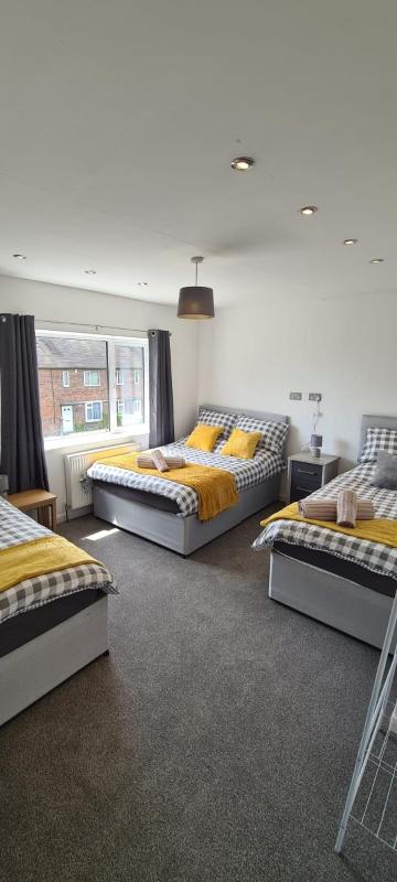 Well presented 3 Bed House- 9 Guests - Great for Leisure stays or Contractors -NG8 postcode - image 10