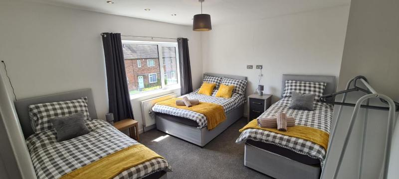 Well presented 3 Bed House- 9 Guests - Great for Leisure stays or Contractors -NG8 postcode - image 2