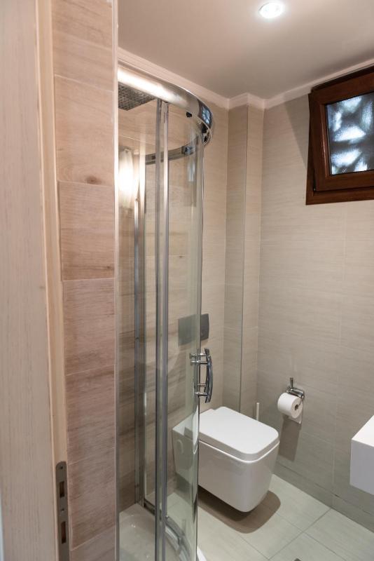 Superior Quadruple Room image 3