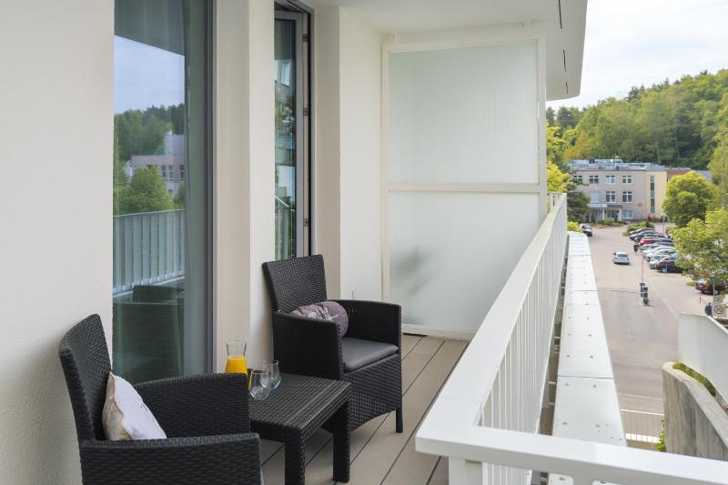 Apartment Redlowo & 2 bedrooms & Parking by Noclegi Renters - image 2